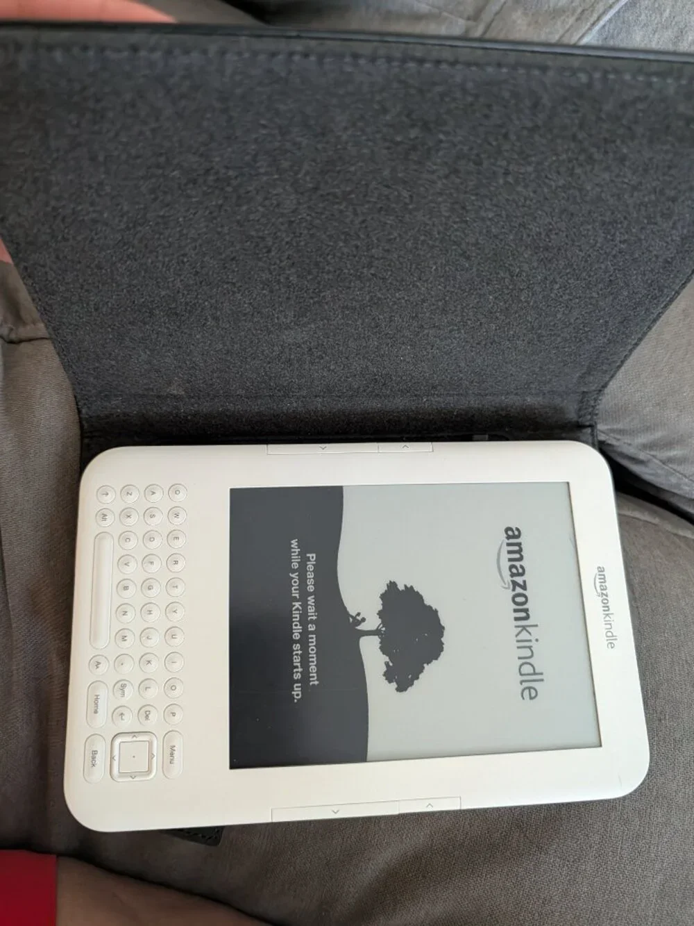 Kindle 3rd generation with Keyboard, new battery is a classic e-reader